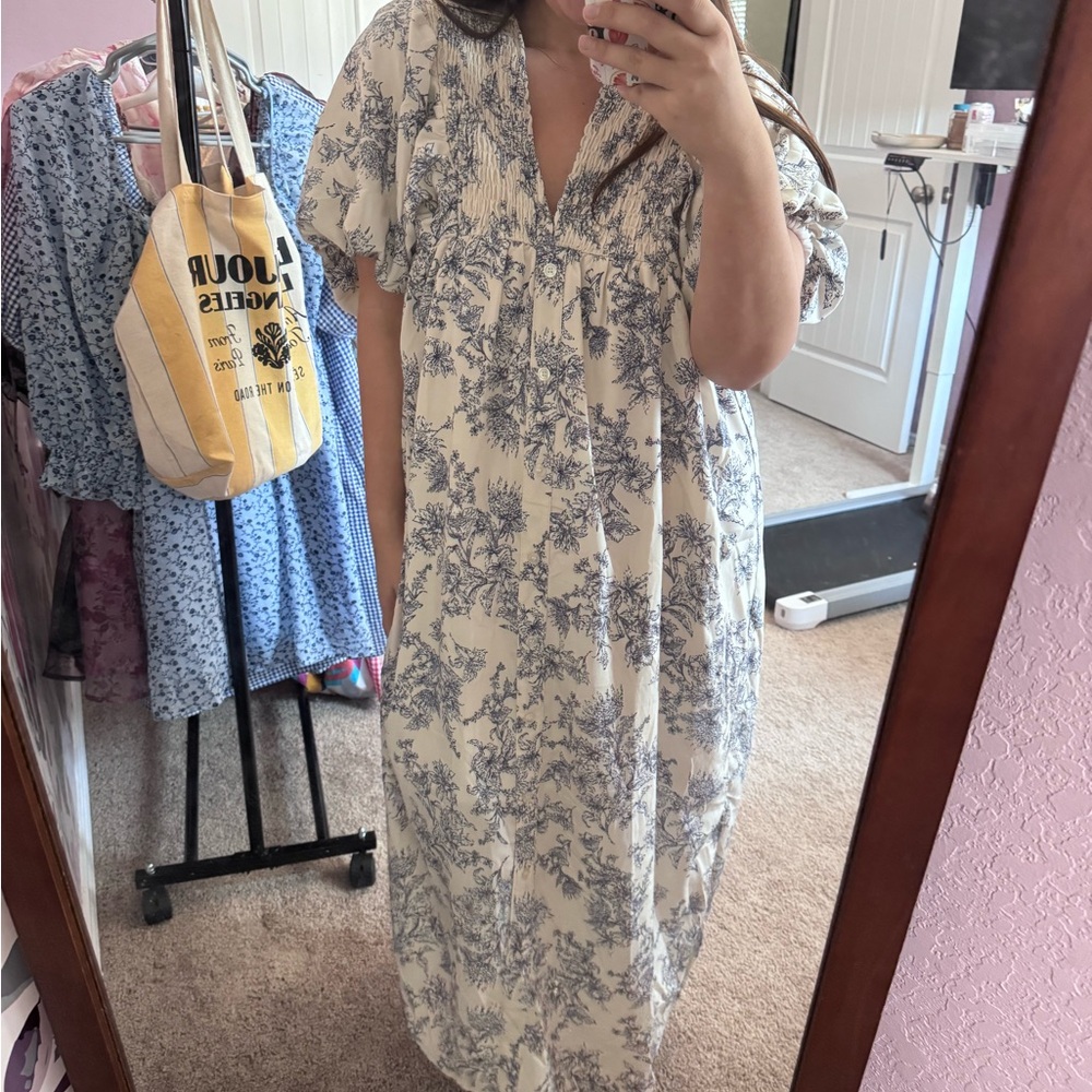 Entro Navy and White Floral Top